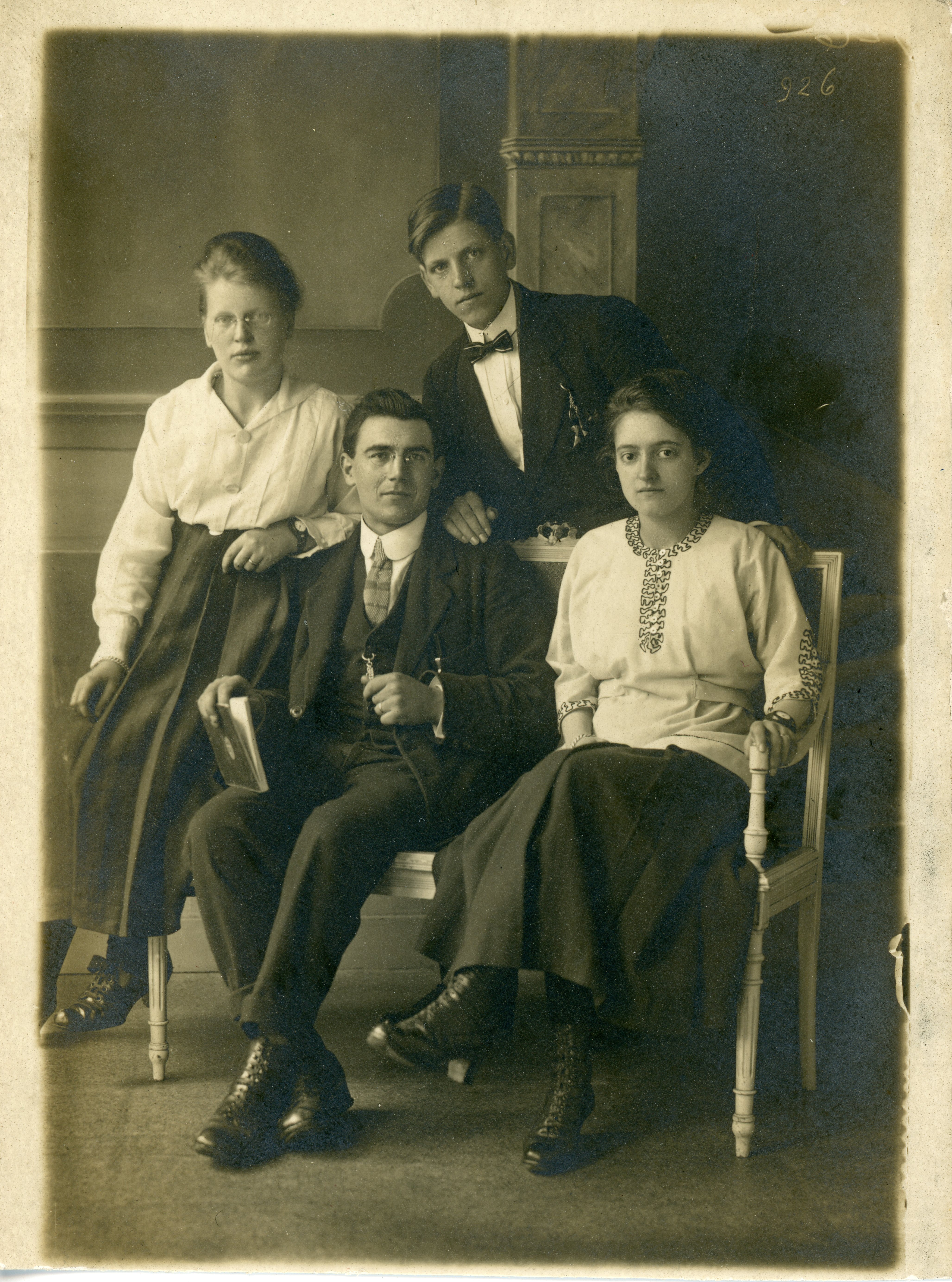 Geertje Visser with other missionaries, Circa 1919